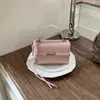 Bolso pequeño cuadrado de cuero aceitado a la moda y elegante estilo coreano para mujer, nuevo modelo de verano 2026, simple y sofisticado con cierre, adecuado para llevar al hombro o cruzado