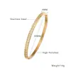 Pulsera de Acero de Titanio Dorado con Incrustaciones de Circonia Retro de Lujo Ligero Transfronteriza Europea y Americana, Pulsera Versátil de Acero Inoxidable Chapado en Oro de Alta Gama