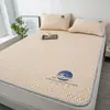 Categoría a Grado Materno e Infantil Set de Tres Piezas de Colchoneta de Látex de Seda de Hielo Verano Sábana Ajustable Dormitorio Estudiante Colchoneta Acondicionada Transpirable
