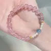 Pulseira de Cristal Artificial com Design Romântico para Casais, Design de Pedra da Lua para Meninas, Joia de Nicho de Cristal Morango Que Atrai Riqueza