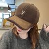 Gorro de Felpa para Otoño e Invierno para Mujer con Letra V, Gorra de Béisbol Versátil y de Moda Estilo Coreano que Hace que la Cara se Vea Más Pequeña, Gorra de Pico de Pato de Moda
