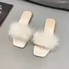 Nuevas zapatillas de plumas para dama de honor de boda 2024 para mujer, zapatillas rojas de satén para boda, zapatos a juego para el vestido de novia de la mañana, primavera y verano