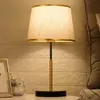 Lámpara de mesita de noche minimalista, lámpara decorativa creativa y cálida estilo nórdico, sensible al tacto, regulable, para uso en dormitorio, marco de hierro