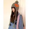 Chapéu de Tricô Floral Estilo Coreano para Mulheres, Chapéu Lei Feng de Lã com Pompom para o Inverno, Circunferência da Cabeça Grande, Chapéu de Lã à Prova de Frio e Quente