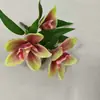 Flores artificiales de fábrica, plantas en maceta de orquídea Cymbidium de tres flores preferidas para exportación, paisajismo de jardín para sala de estar de hotel, venta al por mayor de flores artificiales