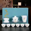 Nuevo juego de té de porcelana blanca, una opción lujosa y de alta gama, con una taza con tapa y tazas de té, perfecto para uso doméstico, y viene en una caja de regalo sencilla.