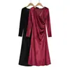 A1021-25 Vestido Longo de Veludo Plissado com Ajuste na Cintura Estilo Coreano Slim Fit Decote V Veludo