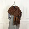 Bufanda de imitación cachemir con letra F para mujer, nueva moda transfronteriza europea y americana de otoño e invierno, chal para aire acondicionado, bufanda larga para el cuello, venta al por mayor para transmisión en vivo