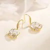 Brincos de Flor de Camélia para Mulheres Estilo Francês de Alto Padrão Cravejados com Strass Zircônia Ganchos de Orelha Luxo Leve Temperamento Senhora Elegante Nicho Único