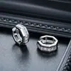 Aretes de Zirconia Multilaterales para Hombre, Lujo Ligero y Estilo de Gama Alta, Elegantes Clips para Oreja, Aretes para Mujer, Accesorios de Moda y Versátiles