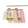 Traje Casual de Primavera para Niñas 2026 Nuevo Conjunto de Tres Piezas con Sudadera con Capucha de Dibujos Animados, Chaleco y Pantalones Cargo de Pierna Ancha