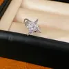 Brincos de pressão em zircônia em formato de estrela para mulheres sem furo na orelha, estilo único e minimalista, brincos modernos e versáteis, toque de luxo leve e sofisticado, atacado