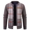 Nuevo Cárdigan de Punto a Cuadros con Cuello Alto para Hombre Otoño Invierno de un Solo Botón con Bolsillos Suéter Abrigo Casual de Felpa