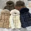 Chaqueta de plumas de alta gama para mujer transfronteriza con cuello grande de piel y ajuste en la cintura, moda de invierno 2026, adelgazante y cálida, con diseño de cintura entallada