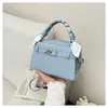 2026 Estilo Coreano Primavera Nicho Nueva Moda Bolso Cuadrado Pequeño para Mujer Viaje Personalidad Casual Kelly Alta Apariencia Bolso Cruzado