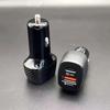 Cargador de Coche de Fibra de Carbono con Carga Rápida Puerto Dual USB+PD Cargador de Teléfono para Coche Compatible con Encendedor de Cigarrillos Venta al por Mayor
