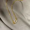 Colar Fivela Ferradura Mini Cravejada com Diamantes Cor Preservada Banhado a Ouro 24K Acessório de Nicho de Luxo para Mulheres