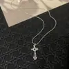 Colar pingente de cruz coração com diamantes coloridos, delicado e requintado, estilo vintage francês, luxo de alta qualidade, corrente elegante para clavícula