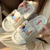 2025 Filhote Pintado Verão Casa Todas as Estações Interno Antiderrapante Banheiro Solado Grosso Solado Macio Dormitório Estudantil Chinelos para Mulheres Verão