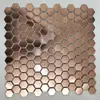 Azulejos Mosaico Espelhados Hexagonais Pequenos de Aço Inoxidável Metálico Estilo Europeu KTV Bar Entrada Azulejos de Parede com Fundo Preto Dourado