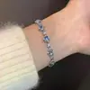 Pulsera popular de flor de circón estilo francés, sensación de lujo ligero y alta gama, diseño único, moda de nicho, joyería elegante al por mayor