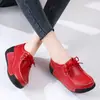 Suministro transfronterizo para Amazon: Zapatos de mujer de cuero genuino, suela blanda, con cordones, suela gruesa, diseñados para mujeres de mediana edad y mayores, venta al por mayor y exportación para comercio internacional