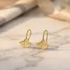 Pendientes minimalistas de hoja de ginkgo para mujer, ganchos para la oreja de diseño nicho de lujo ligero, pendientes dorados versátiles y sofisticados para el trabajo