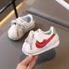 Novidade da Primavera de 2026, Sapatos de Bebê para Meninas, Sapatos para Crianças Pequenas com Sola Macia, Sapatos Esportivos e de Lazer para Meninos Pequenos Forrest Gump