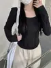 Camiseta base de mujer de otoño e invierno de longitud corta, forrada de forro polar y engrosada, hecha de terciopelo alemán, con hombros normales, camiseta de manga larga, top ajustado, adecuada para usar como prenda exterior