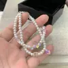 Pulsera de Perlas de Múltiples Capas Estilo Francés, Moderna y Delicada, Elegante Pulsera para Mujer, Versátil para el Uso Diario, Realza el Tono de Piel, Joyería de Estilo Lujo Ligero