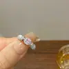 Anillo Esmaltado Retro Simple de Flor Mariposa para Mujer Nicho Lujo Ligero Elegante Anillo de Dedo Moda Personalizada Combinación con Todo Anillo de Dedo