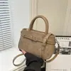 Bolsas de nicho muy elegantes 2026 nuevas y modernas bolsas de mano para el día a día con un toque relajado, bolsos de hombro y cruzados de color sólido únicos