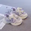 Novos Tênis Esportivos de Outono e Inverno para Meninas, Malha Dupla Respirável Leve Laço Hello Kitty Tênis Esportivos Populares para Crianças Maiores