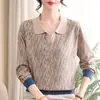 Elegante top de punto holgado para primavera y otoño con cuello, adecuado para mujeres de 40 años en adelante, una cómoda camiseta de manga larga