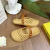 Nuevos zapatos de verano para mujer, cerrados y calados, tipo slip-on, ligeros y súper estilosos, zuecos antideslizantes ultra populares para mujer