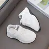 Tênis Esportivo Infantil Impermeável para Crianças de Meia-Idade e Grandes Estudantes Sapatos Brancos Antiderrapante Primavera e Outono Novo Estilo Confortável para Meninos e Meninas Tênis de Corrida Moderno