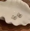 Brincos de Pérola com Letras de Luxo Leve para Mulheres, Elegantes e Sofisticados, Acessórios de Orelha Estilo Chanel, Presilhas de Orelha tipo Bobina de Mosquito Sem Furo