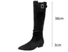 Botas de Mujer en Stock~Botas Largas Atmosféricas Otoño/Invierno Punta Fina Gamuza Arrugadas Hebilla Tacón Bajo Botas de Caballero Estilo Western