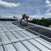 Instalação de sistema fotovoltaico de telha de ferro Suporte de montagem de painel solar no telhado