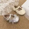 Zapatos de Princesa Mary Janes para Niñas Otoño 2025 Estilo Coreano Moño de Cinta Perla Dulce Niña Pequeña Suela Suave Zapatos Individuales
