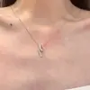Collar Curvo de Diamantes Completos para Mujer, Lujo Accesible Diseño de Nicho, Cadena de Clavícula de Gama Alta, Personalizable, Versátil, Regalo de Cumpleaños de Moda