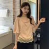 Estilo coreano estilo francés cuello con volantes empalme de encaje con volantes en las mangas medias, diseño puro y deseable, top de verano para mujer 26202