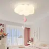 Lámpara de techo para dormitorio con forma de nube, color crema, diseño minimalista, nueva, adecuada para habitaciones infantiles, estilo moderno, hierro