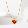 Colar de Aço Titânio Coração Vermelho Pingente Pequeno de Coração Vermelho Nicho Coreano Doce Outono e Inverno Menina Energética Coração de Pêssego Corrente da Clavícula