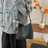 Bolsa de Design Nicho Retrô para Mulheres Inverno 2025 Nova Moda Tendência Bolsa Almofada de Ombro Textura de Couro Macio Bolsa Transversal