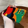 Estilo de arte americano retro abstracto color-blocking funda de teléfono irregular adecuada para Samsung S23/S24 película funda dura