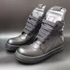 25 Botines Nuevos de Primavera y Otoño Estilo Europeo y Americano de Cuero de Vaca de Caña Alta Triángulo Invertido Blanco y Negro Personalizados Suela Gruesa para Aumentar la Altura Zapatos para Hombre