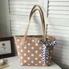 Bolso de Mano de Lona con Lunares de Gran Capacidad para Mujer 2026 Nuevo de Moda Alta Calidad Nicho para Viajes Diarios Bolso Tote de un Solo Hombro