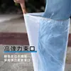 Botas de chuva descartáveis impermeáveis e antiderrapantes para adultos e crianças usarem botas de pé à prova de chuva espessas para estudantes