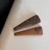 Pinza para el Pelo Lateral con Letra Botón Color Café Otoño e Invierno, Pinza Bb de Alta Gama y Exquisita, Pinza Pequeña Moda y Versátil Accesorio para el Cabello